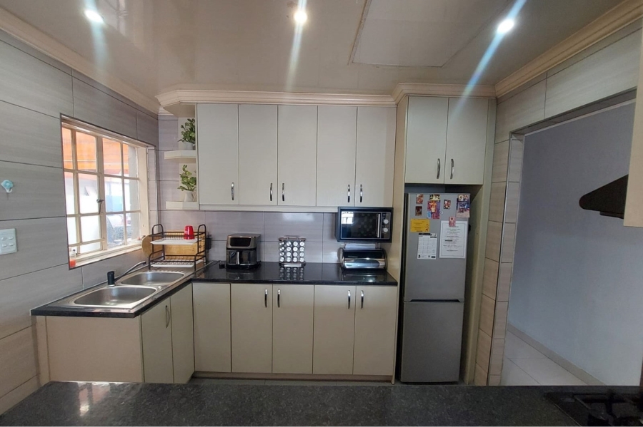 3 Bedroom Property for Sale in Woodlands Western Cape